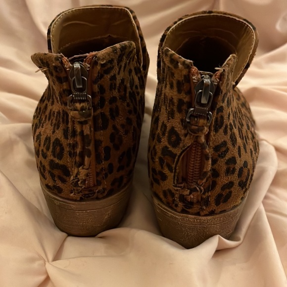 Boutique Cheetah Print Zippered Booties Size 9 - Picture 4 of 8
